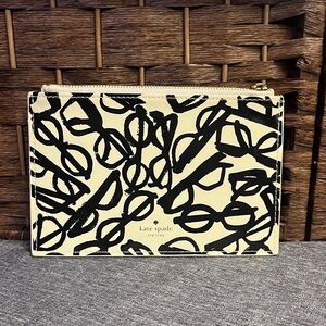 Kate Spade Graphic Black and Cream Literary Wristlet VGUC
